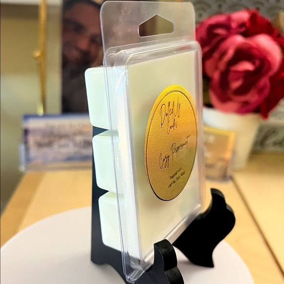 Cozy Peppermint Vanilla Scented Soy Wax Melts - Picture 2 of 2